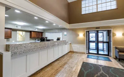 Photo 3 - Quality Inn & Suites Des Moines - Merle Hay Road