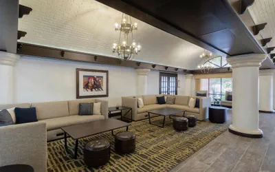 Photo 4 - Embassy Suites by Hilton Tulsa I-44