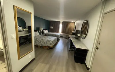 Photo 5 - Portside Inn & Suites