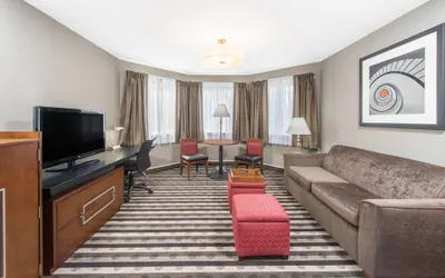 Photo 5 - Ramada by Wyndham Springfield North