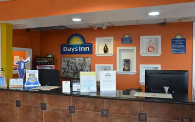 Photo 3 - Days Inn by Wyndham Nashville Airport