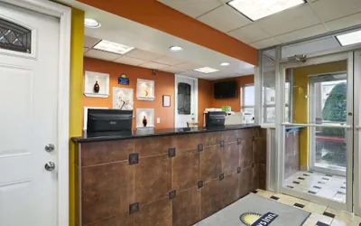 Photo 2 - Days Inn by Wyndham Nashville Airport