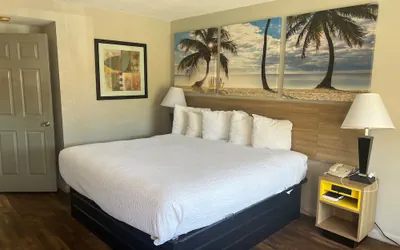 Photo 4 - Days Inn by Wyndham St. Petersburg Central