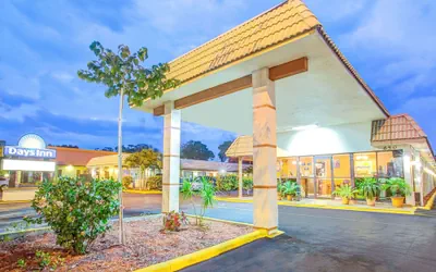 Photo 2 - Days Inn by Wyndham St. Petersburg Central