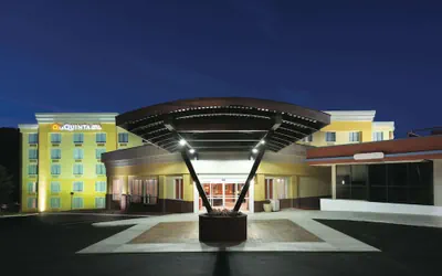 Photo 2 - La Quinta Inn & Suites by Wyndham Lynchburg at Liberty Univ.