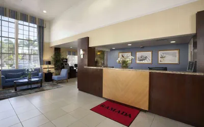 Photo 3 - Ramada by Wyndham Costa Mesa/Newport Beach