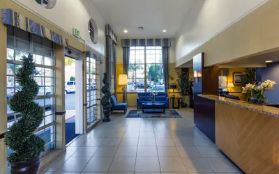 Photo 4 - Ramada by Wyndham Costa Mesa/Newport Beach
