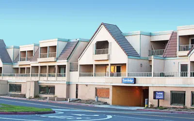 Photo 2 - Travelodge by Wyndham Ocean Front