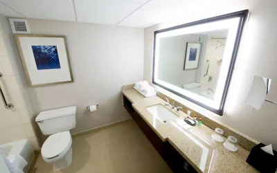 Photo 5 - Memphis Riverline Hotel
