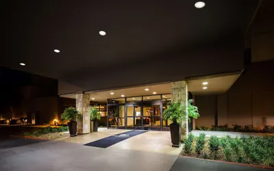 Photo 4 - DoubleTree by Hilton San Francisco Airport