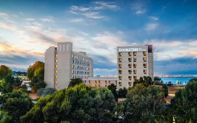 Photo 2 - DoubleTree by Hilton San Francisco Airport