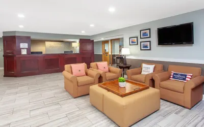 Photo 4 - Baymont by Wyndham Grand Haven