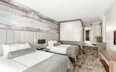 Photo 5 - Atheneum Suite Hotel