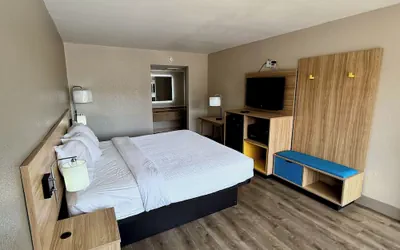 Photo 3 - Days Inn by Wyndham Ruther Glen Kings Dominion Area