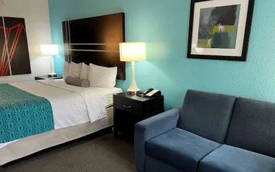 Photo 5 - Howard Johnson by Wyndham Houston Heights/Downtown
