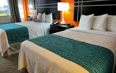 Photo 3 - Howard Johnson by Wyndham Houston Heights/Downtown