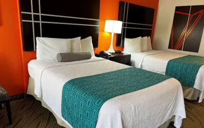 Photo 4 - Howard Johnson by Wyndham Houston Heights/Downtown