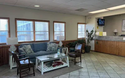 Photo 3 - Mariner Inn and Suites