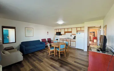 Photo 5 - Mariner Inn and Suites