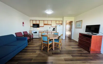 Photo 4 - Mariner Inn and Suites