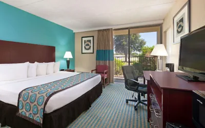 Photo 5 - Howard Johnson by Wyndham Arlington Ballpark / Six Flags