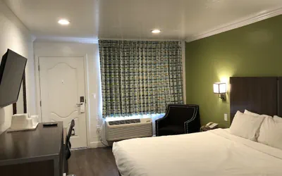 Photo 5 - Gilroy Inn