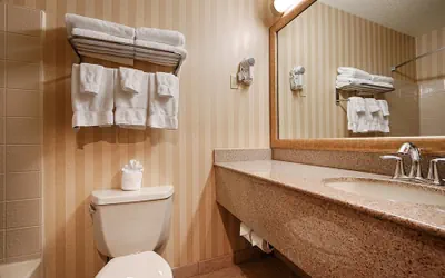 Photo 5 - Best Western Plus Landmark Inn