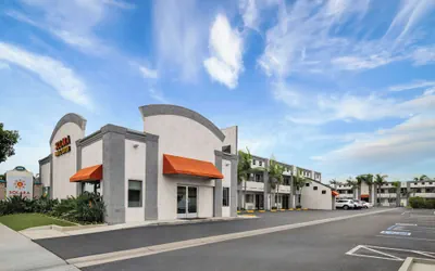 Photo 2 - Solara Inn and Suites