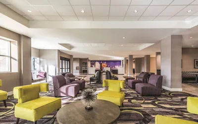 Photo 5 - La Quinta Inn & Suites by Wyndham Cincinnati Sharonville