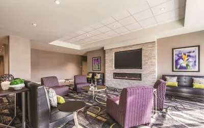 Photo 3 - La Quinta Inn & Suites by Wyndham Cincinnati Sharonville