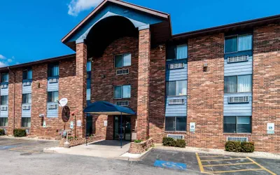 Photo 2 - Motel 6 Naperville, IL