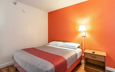 Photo 5 - Motel 6 Naperville, IL