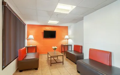 Photo 4 - Motel 6 Naperville, IL