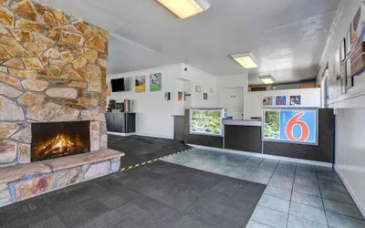 Photo 3 - Motel 6 Fort Bragg, CA