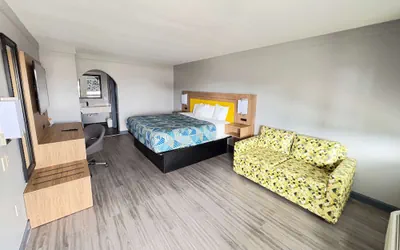 Photo 2 - Days Inn by Wyndham Gonzales