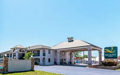 Photo 2 - Quality Inn Three Rivers