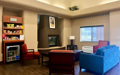 Photo 3 - Comfort Suites Peoria Sports Complex