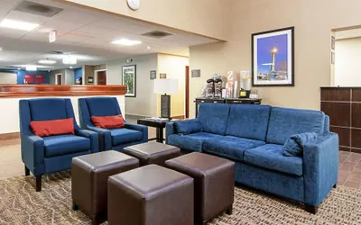 Photo 5 - Comfort Suites Knoxville Airport