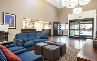Photo 3 - Comfort Suites Knoxville Airport