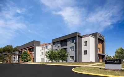 Photo 2 - Courtyard by Marriott Detroit Brighton