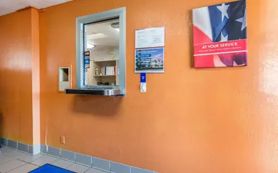 Photo 4 - Motel 6 Lumberton, NC
