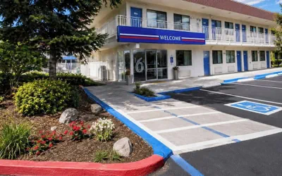 Photo 2 - Motel 6 Yreka, CA