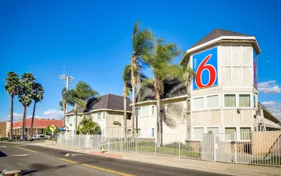 Photo 2 - Motel 6 Riverside, CA - South