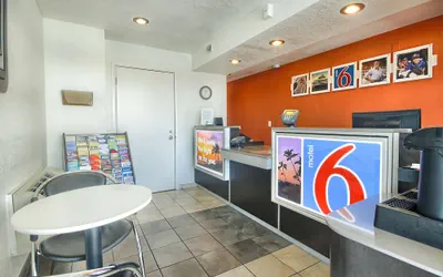 Photo 3 - Motel 6 Fresno, CA - Blackstone North