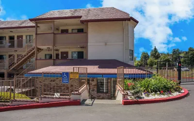 Photo 2 - Econo Lodge Vallejo Fairgrounds