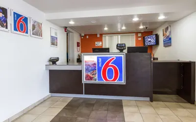 Photo 5 - Motel 6 Tempe, AZ – Phoenix Airport – Priest Dr