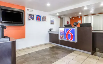 Photo 4 - Motel 6 Tempe, AZ – Phoenix Airport – Priest Dr