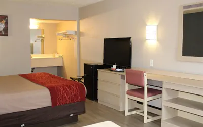 Photo 4 -  Econo Lodge Paducah West I-24