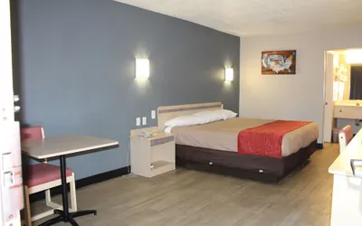 Photo 3 -  Econo Lodge Paducah West I-24