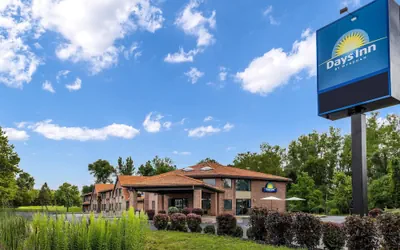 Photo 2 - Days Inn by Wyndham Geneva/Finger Lakes